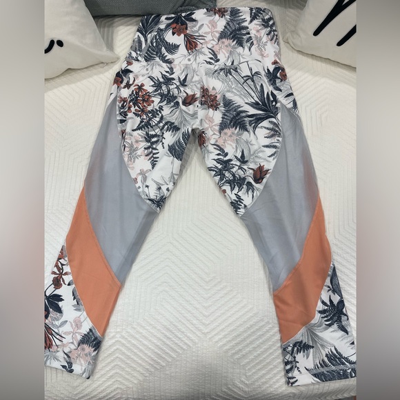 NWOT Zella Yoga Legging Floral Design Cropped - Picture 2 of 6